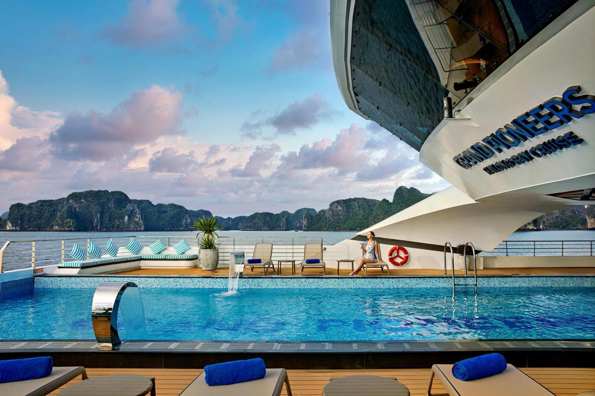 Grand Pioneers Halong Bay Cruise 2 Hotel ฮาลอง ภายนอก รูปภาพ