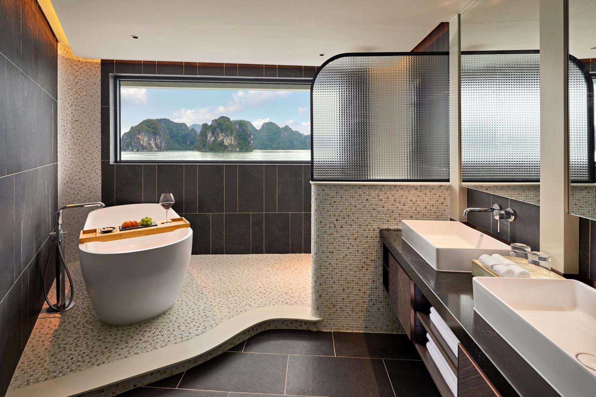 Grand Pioneers Halong Bay Cruise 2 Hotel ฮาลอง ภายนอก รูปภาพ