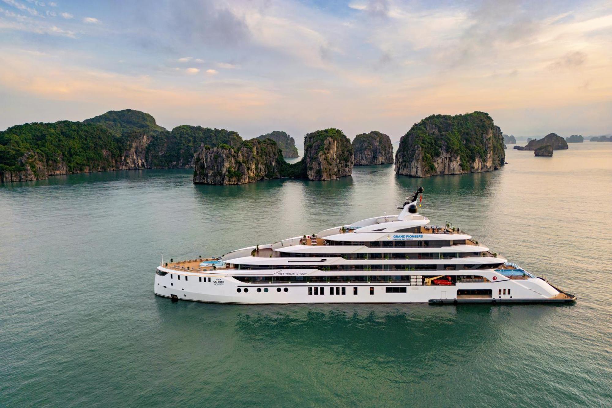 Grand Pioneers Halong Bay Cruise 2 Hotel ฮาลอง ภายนอก รูปภาพ
